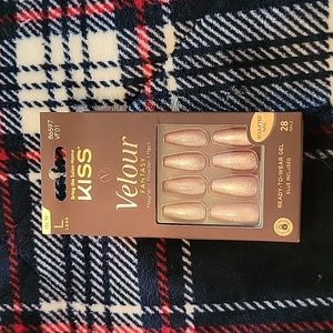 Velour Fantasay Nails by KISS